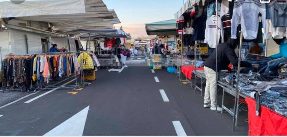 Il mercato di stamattina aperto solo agli alimentari. Perché?