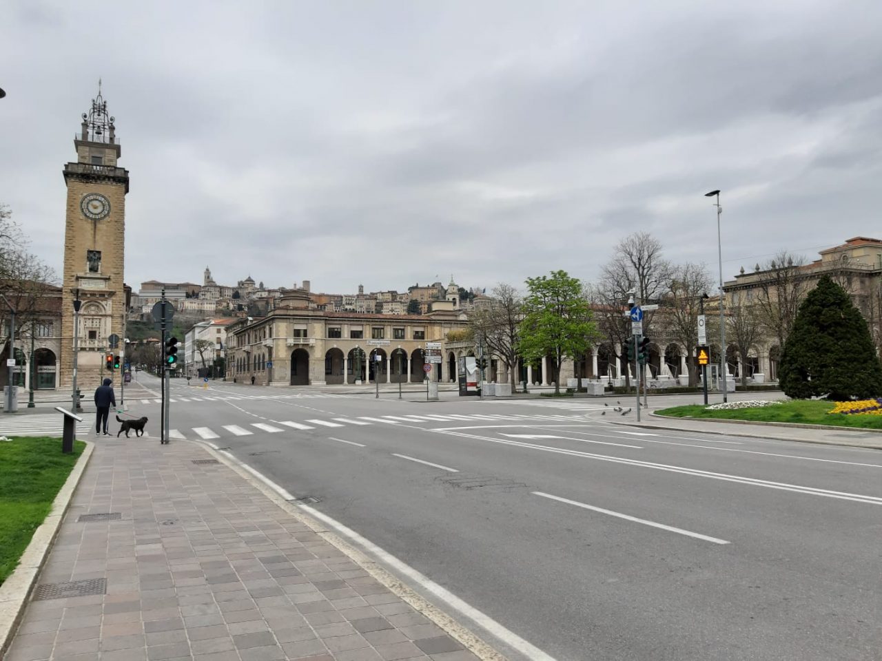 Bergamo soffre, combatte e cura. Il bellissimo video che racconta la città, oggi