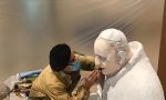 Il busto ritrovato e ridipinto di Papa Giovanni, che veglierà sull'ospedale alla Fiera