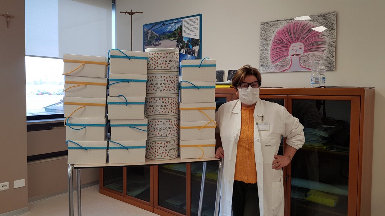 Dolce sorpresa per gli operatori sanitari della Bassa: colombe Da Vittorio