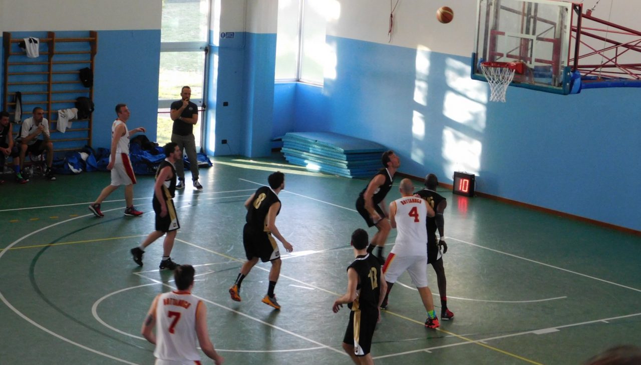 La decisione della Federazione Italia Pallacanestro: finiti tutti i campionati dalla Serie C in giù