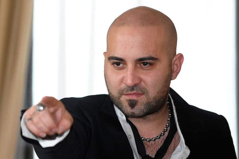 Restiamo a casa. Ce lo canta anche Sangiorgi