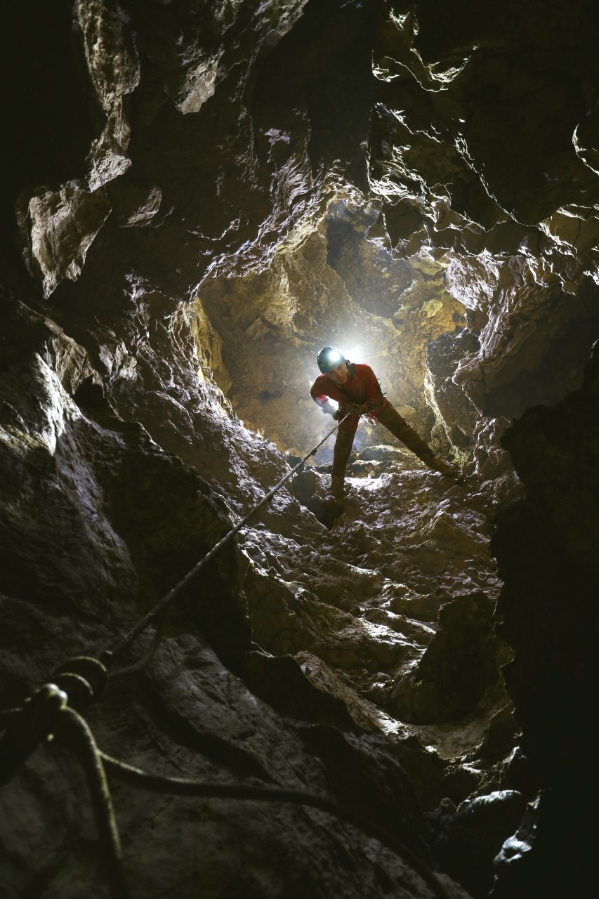 Tempo Libero - Angelo Corna - Underland Grotta Enigma il secondo salto (foto Luana Aimar)