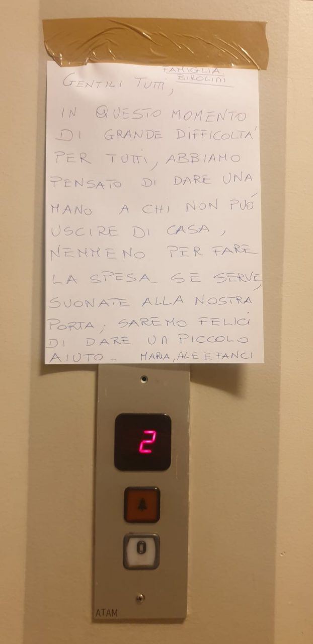 Quella famiglia che aiuta gli altri nel condominio di via Longo a Bergamo