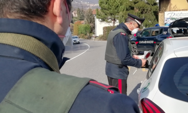 Fa scorta di alcolici al supermercato per una festa in casa: denunciato