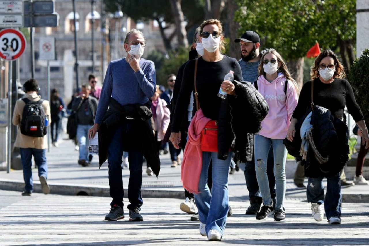 Negozi, sport, spostamenti e viaggi in treno o aereo: come sarà la nuova normalità dal 4 maggio