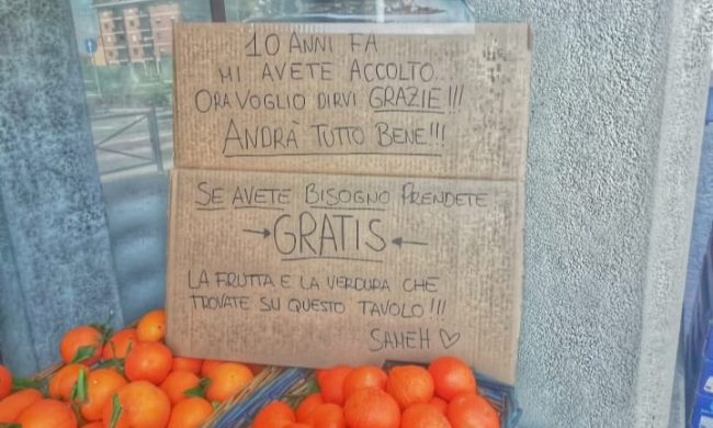 Frutta e verdura gratis a chi ha bisogno: «10 anni fa mi avete accolto, ora vi dico grazie»