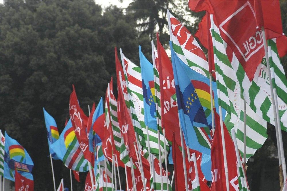 Fermate tutto! Lo chiedono Cgil, Cisl e Uil Lombardia