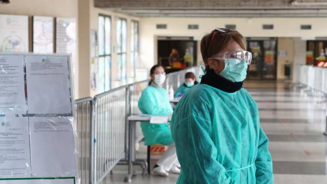Gli infermieri: «Inammissibili i contagi per carenza di protezioni. Non lasciateci soli»