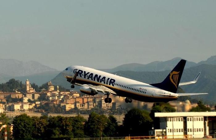 Treni e aerei non si fermano. Ma il decreto non ne fa cenno