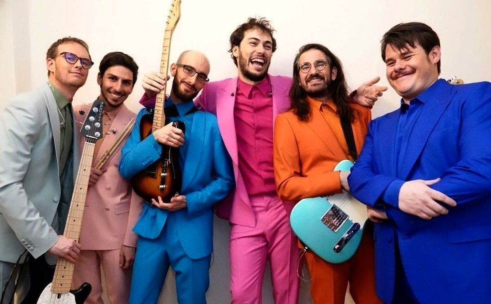 I Pinguini Tattici Nucleari cantano “Bergamo” su Rai 1 (e su Facebook e YouTube)