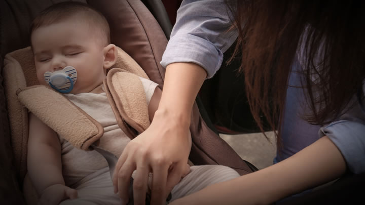 Seggiolino anti-abbandono. Da oggi scatta l’obbligo