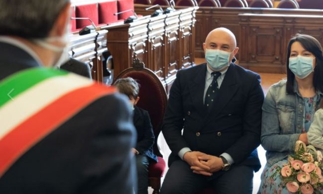 Dalla lotta in corsia contro il Coronavirus all’altare: Raul e Monica hanno detto sì