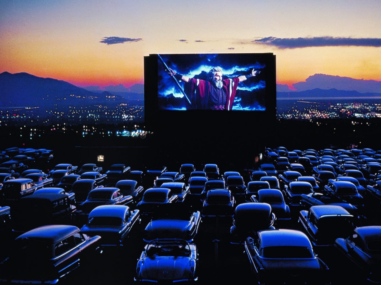In Lombardia torna di moda il drive-in. Così Regione immagina il rilancio del cinema