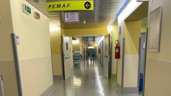Ospedale Papa Giovanni, i corridoi del Pronto soccorso senza pazienti. È la prima volta