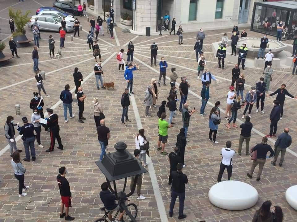 Riaperture tra metà maggio e giugno? I commercianti di Spirano scendono in piazza