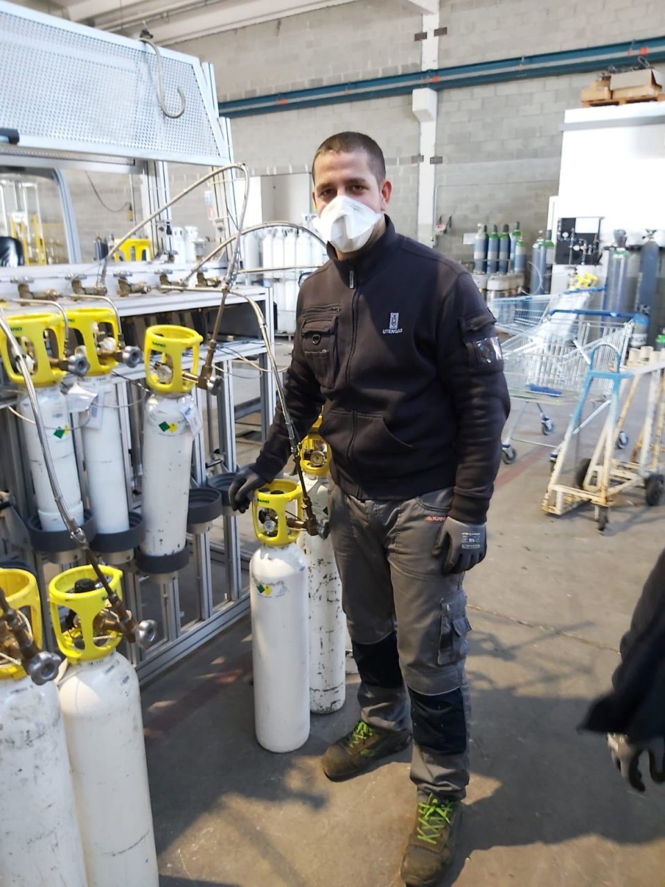 Sunaj, Andrea e quelli di Utengas ora ci danno ossigeno. Produzione di bombole decuplicata