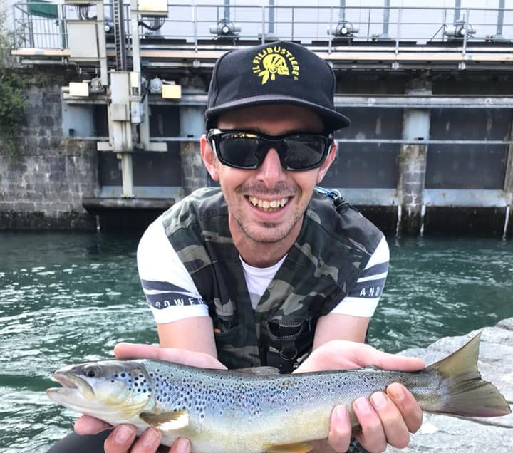 Il pescatore di Alzano che ha regalato sessanta trote (sono andate a ruba!)