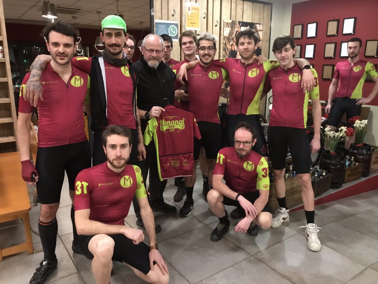 La Bike Division corre gare virtuali, ma le pedalate sono vere. Come il bene che fanno