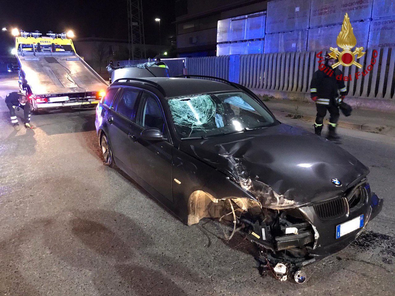 Fugge dai carabinieri e si schianta contro un muro. Trasportato in elisoccorso a Brescia