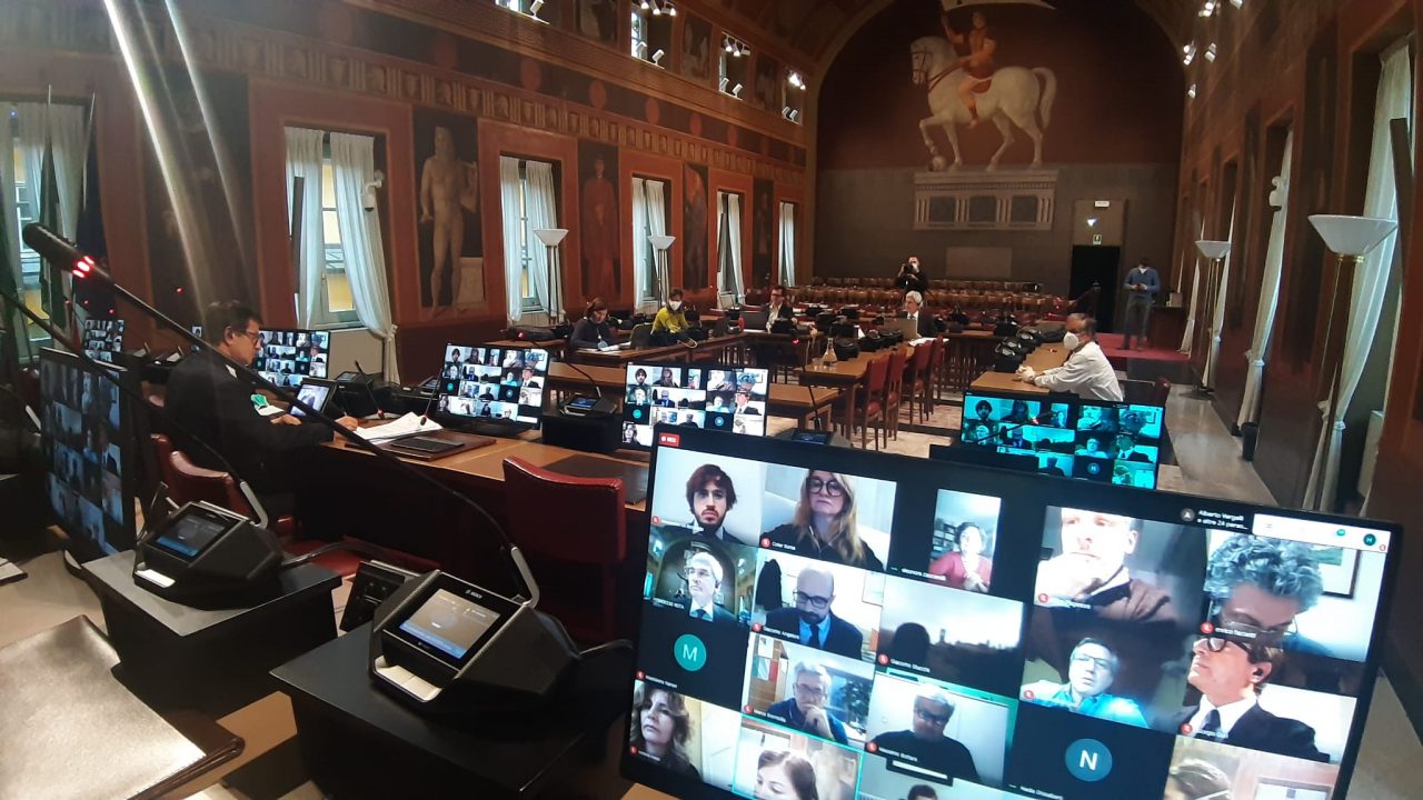 Palazzo Frizzoni, a rischio 9,5 milioni di entrate. Rimborso Tari alle attività chiuse