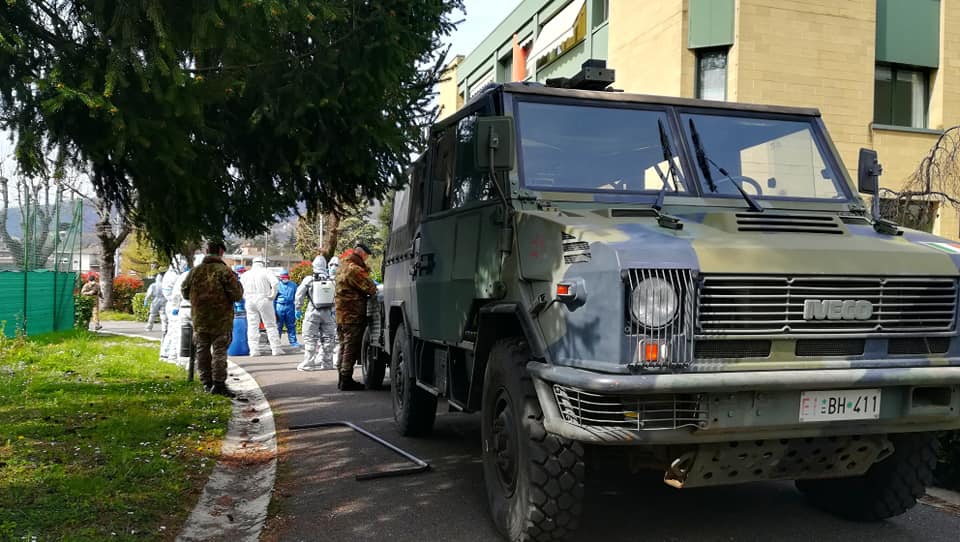 I militari russi e quelli italiani continuano la sanificazione delle Rsa bergamasche