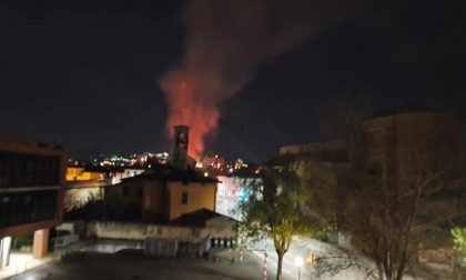 Brucia baracca a Campagnola. Intervengono i vigili del fuoco