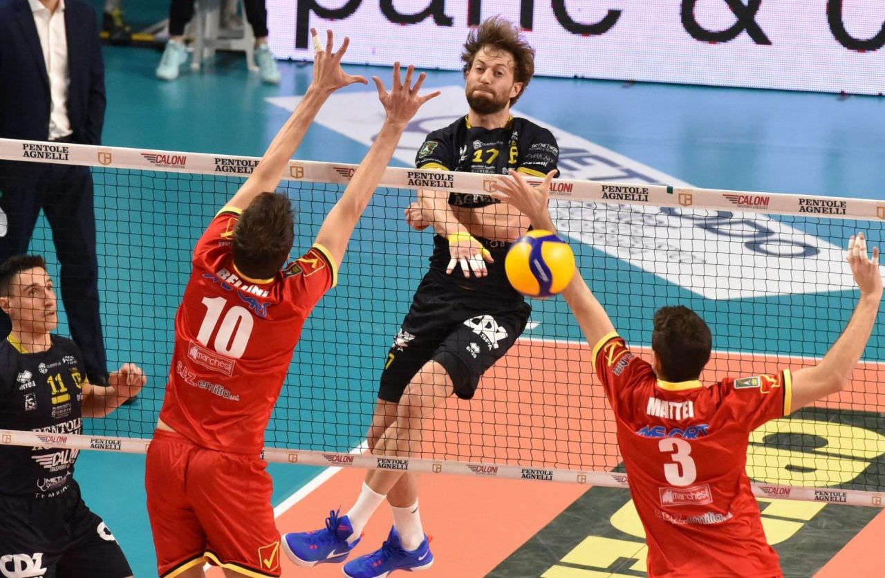 Alborghetti (Olimpia) durissimo contro la Lega Pallavolo: «Stipendi, uno schifo imbarazzante»