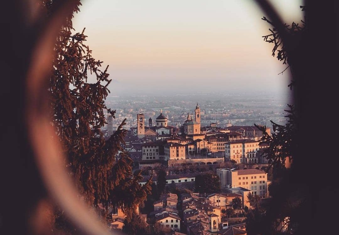 «Cara Bergamo, ti sei lacerata senza fare rumore. E io scrivo per chiederti scusa»