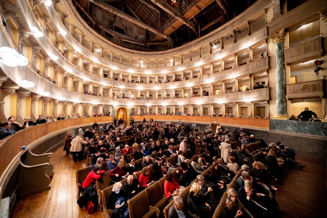 Il pubblico vicino al Donizetti: «C’è chi rifiuta i rimborsi»
