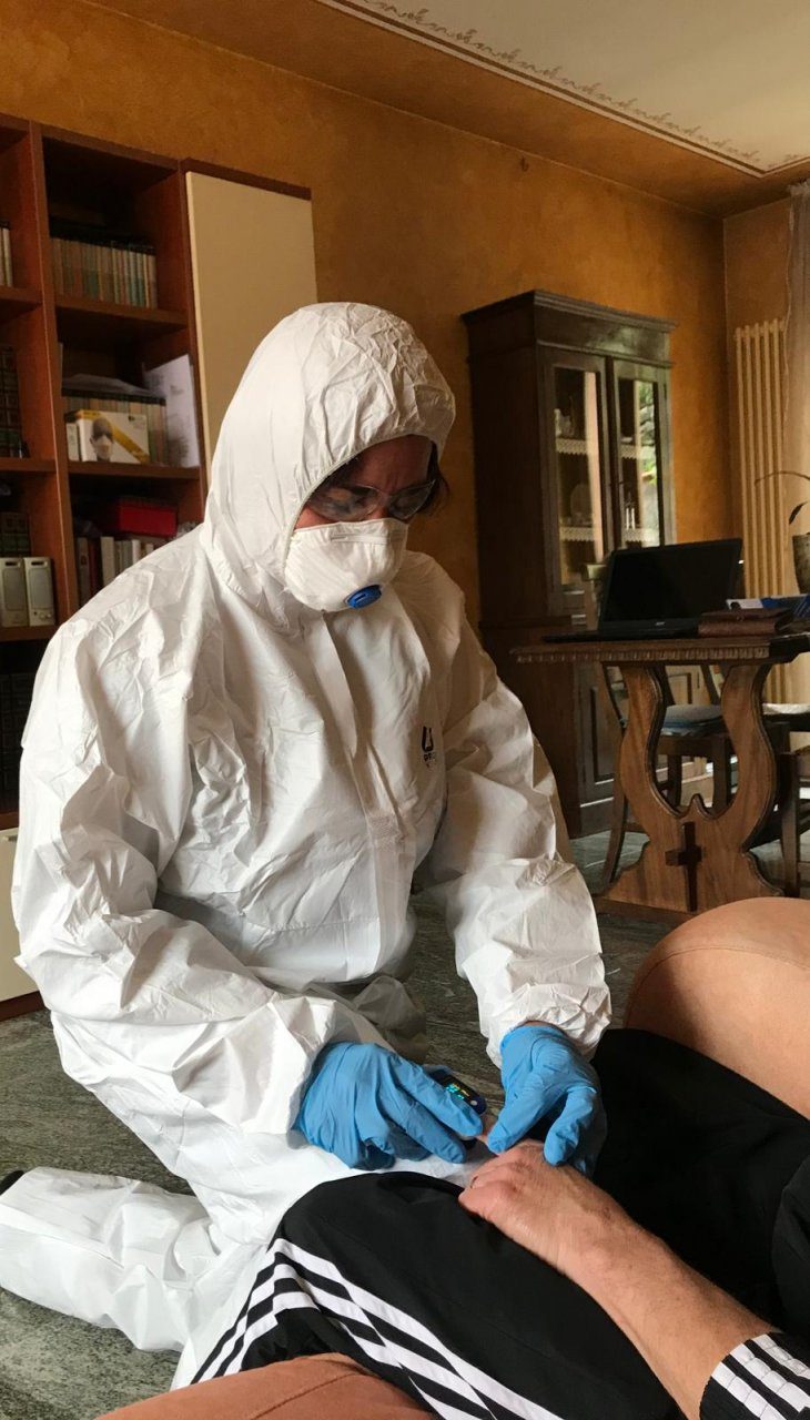 «I loro medici si sono ammalati e tanti anziani muoiono in casa da soli»
