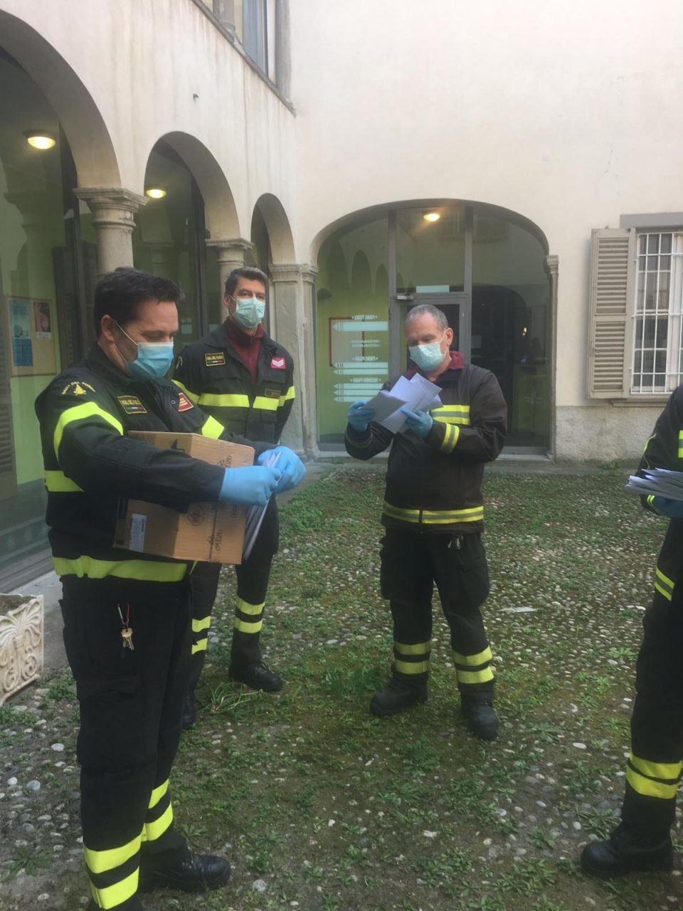 I mille volontari bergamaschi in campo per aiutare gli anziani e le persone più fragili