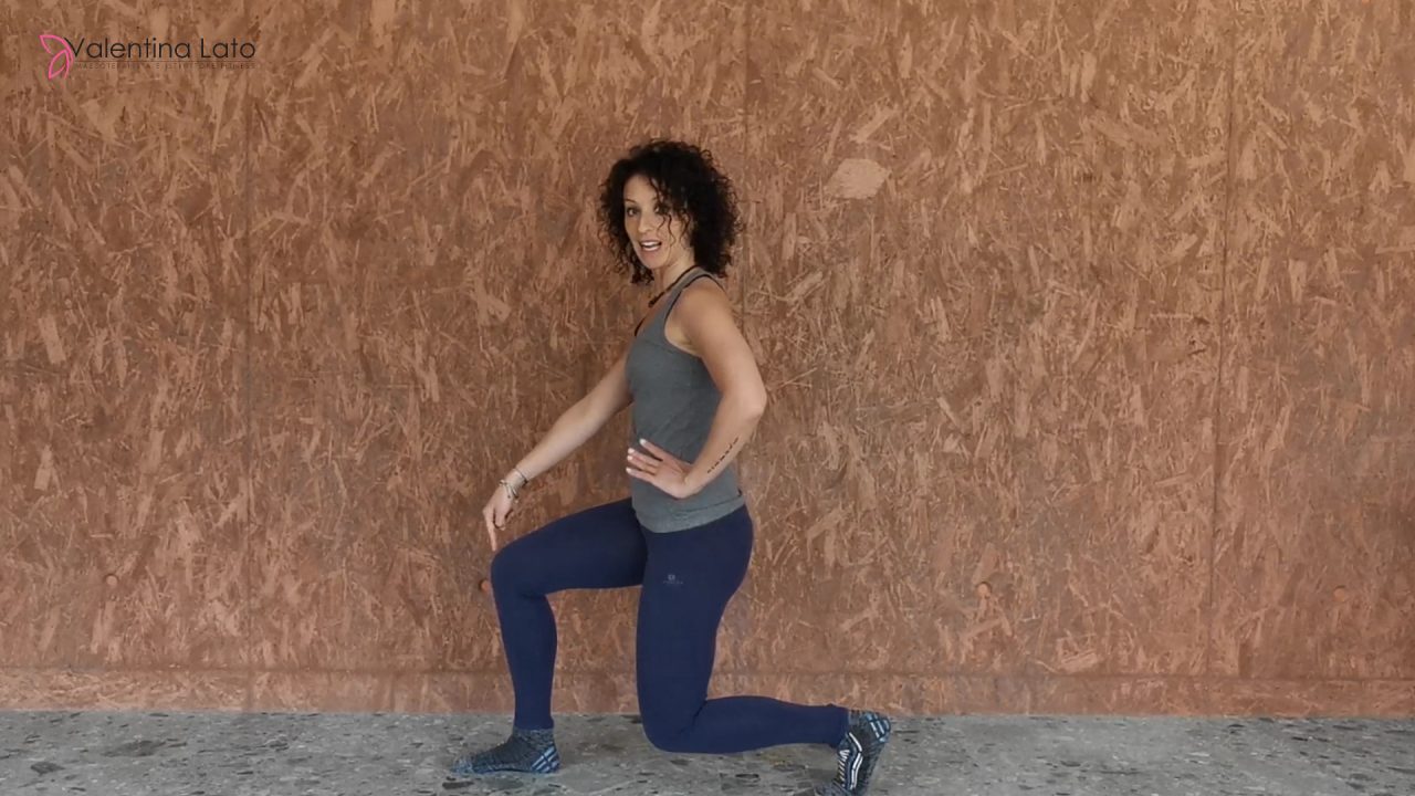 Mantenersi in forma con Valentina. Video-lezione di fitness 1: l’affondo