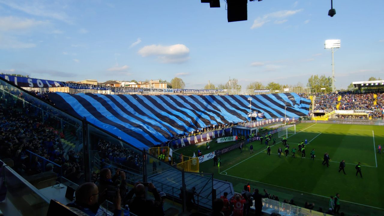 Un anno fa, dopo il 2-0 all’Udinese, il commosso addio dei tifosi ai gradoni della vecchia Nord
