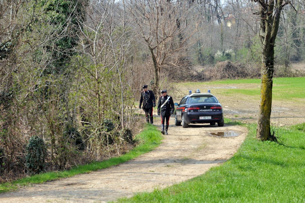 Spaccia sulle sponde dell’Oglio e tenta la fuga tuffandosi nel fiume: arrestato