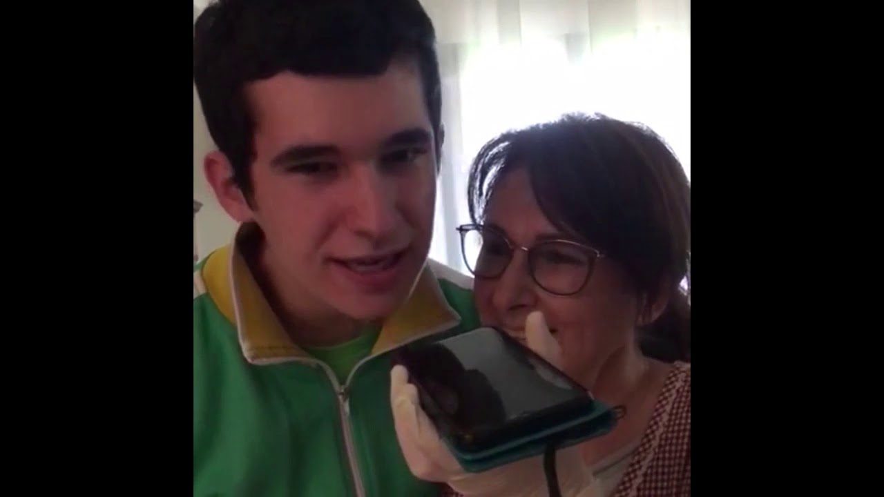 Il video della telefonata di Papa Francesco ad Andrea, ragazzo disabile di Caravaggio