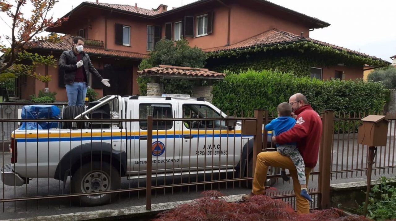 Blitz della protezione civile a Osio Sopra… per fare gli auguri al piccolo Ruben!