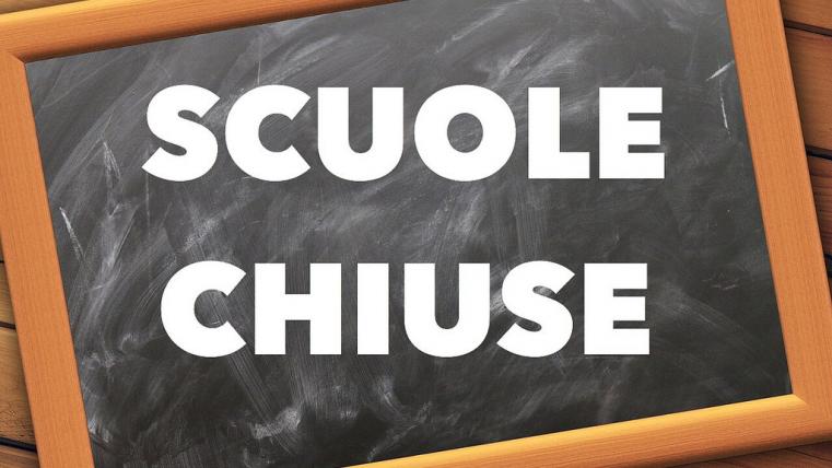 Scuole, si riapre a settembre. Forse gli esami si faranno in classe