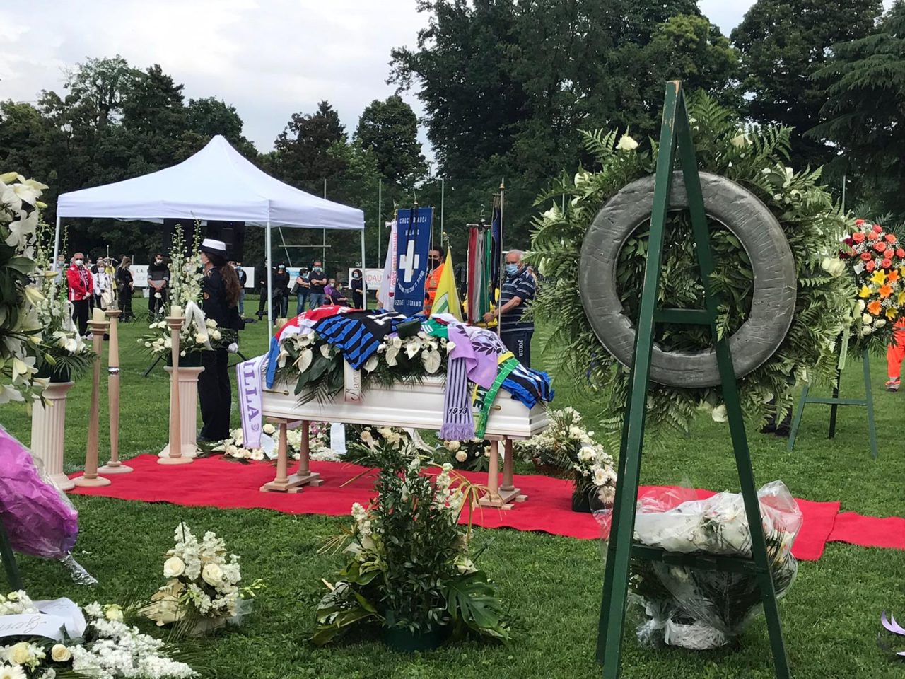 L’addio all’ex atalantino Andrea Rinaldi, la bara del ventenne salutata dalle note di De Gregori