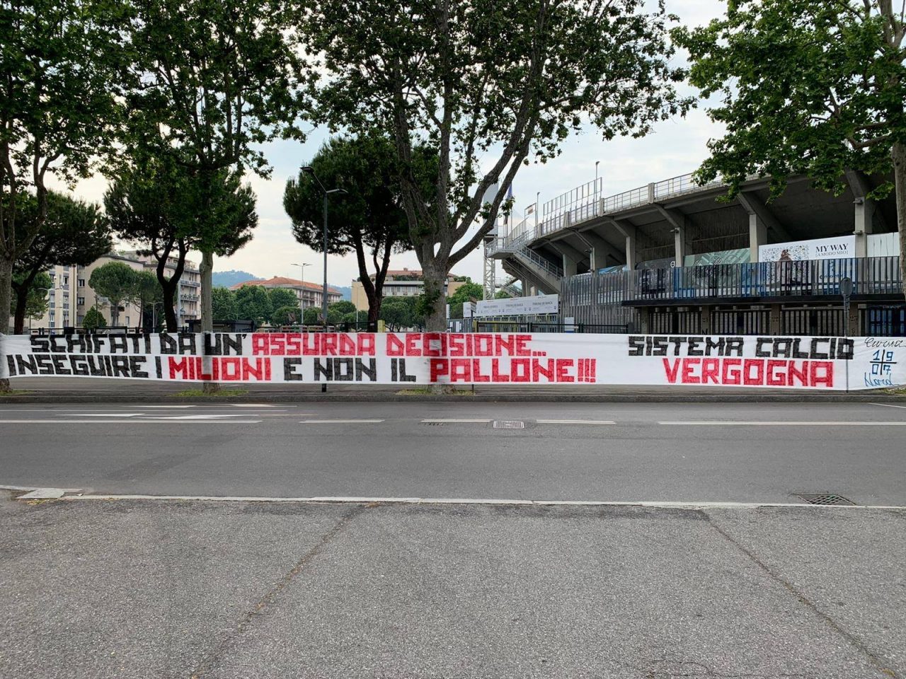 La Curva Nord contro la ripresa della Serie A: «Schifati da un’assurda decisione»
