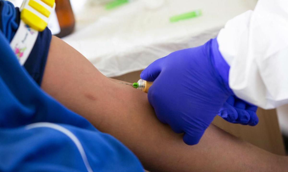 Test sierologici gratuiti a Bergamo, sospesi quelli per i ragazzi dai 12 ai 17 anni