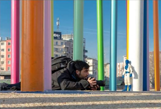 Colori, arte e commozione: in un fotolibro il ricordo di Emiliano Perani