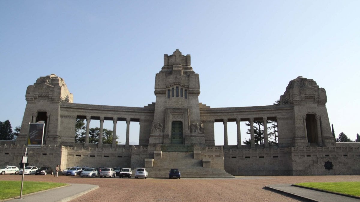 Riaprono anche i cimiteri di Bergamo (e non ci sarà più il limite di 15 persone per i funerali)