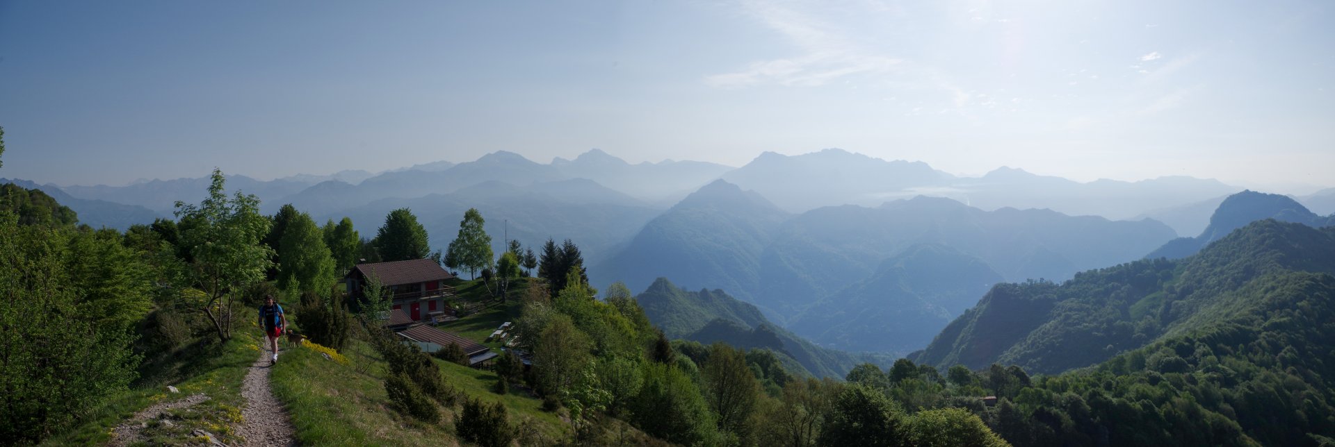 5 - Panoramica dal rifugio Lupi di Brembilla