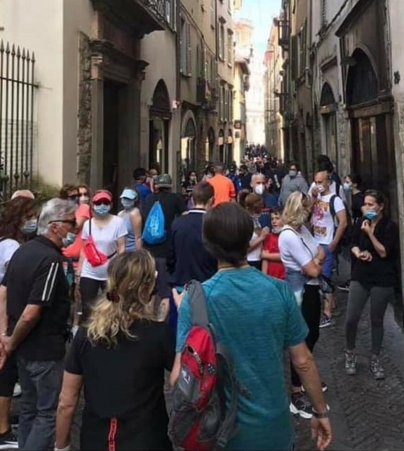 Domenica di sole e Corsarola presa d’assalto. Il sindaco Giorgio Gori si arrabbia (di nuovo)