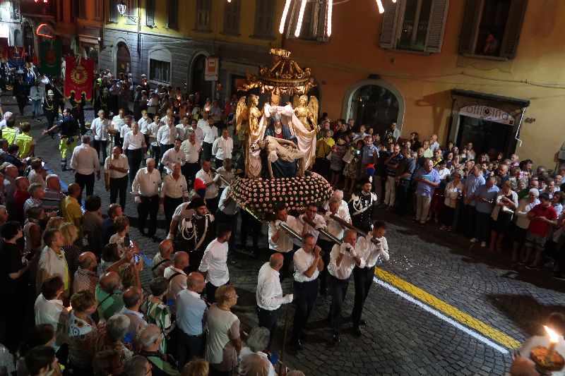 Niente fuochi, né cena alla Festa dell’Apparizione di Borgo Santa Caterina