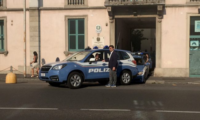 La lite per un parcheggio finisce a colpi di roncola