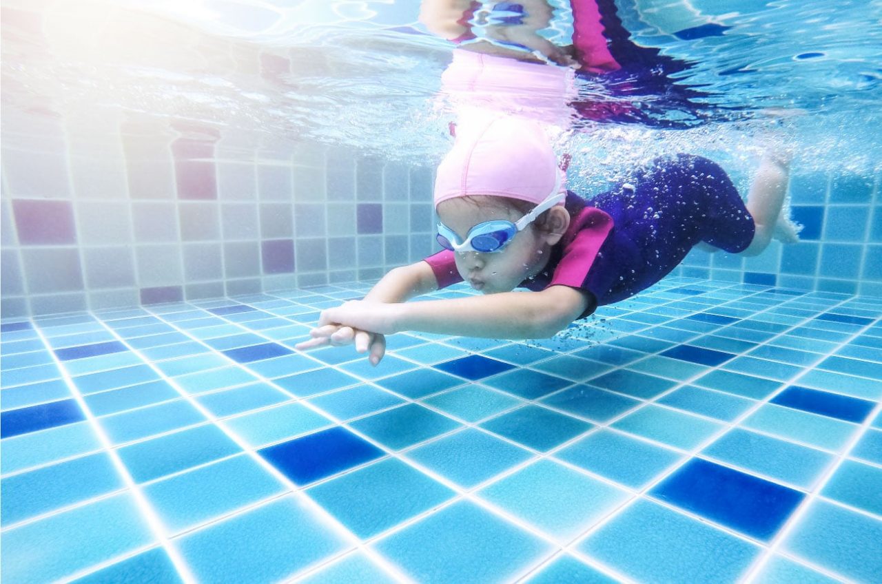 Riaprono piscine, palestre e parchi. Dal 15 giugno si torna al cinema e a teatro