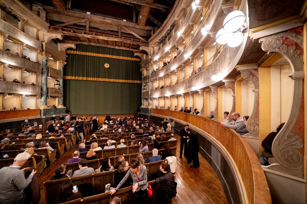 Al Teatro Sociale la banda dei Vigili del Fuoco ricorda le vittime del Covid