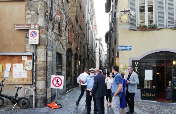 Il senso unico pedonale lungo la Corsarola sarà deciso dalla Polizia locale